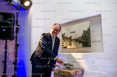 Gdansk. Wyspa Spichrzow. Uroczystosc wmurowania kamienia...