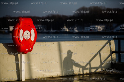 Gdańsk.  Falochron Zachodni w Nowym Porcie.
16.02.2017
fot....