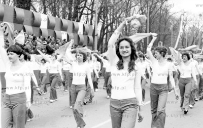 Pochod pierwszomajowy w Gdansku na al.. Zwyciestwa....