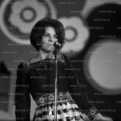 X Miedzynarodowy Festiwal Piosenki w Sopocie. Na scenie...