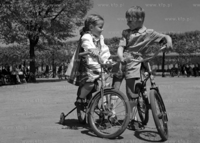 Rozmowa dzieci na molo w Sopocie. ( lata60 )
1959
0005954z
Fot....