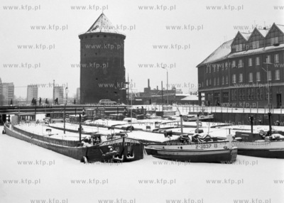 Zimowy postój barek na Kanale Motławy w Gdańsku.
11.02.1969
0001972z_luty1969
Fot....