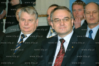 Gdansk. Uroczystosc podpisania trojstronnego porozumienia...