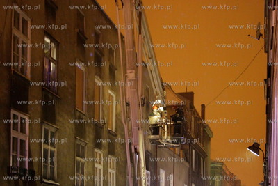 Pozar poddasza uzytkowego kamienicy w Gdansku na Dolnym...