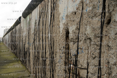 Berlin.Pozostalosci Muru berliskiego - istniejacego...
