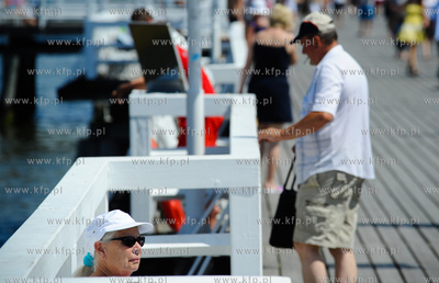 Sloneczna pogoga oraz wysokie temperatury przyciagnely...