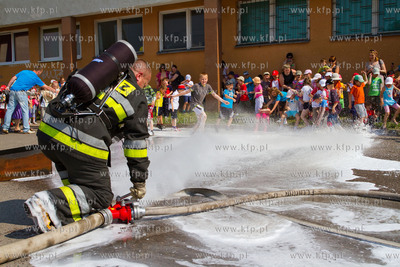 Gdansk, Morena. Przy Zespole Ksztalcenia Podstawowego...