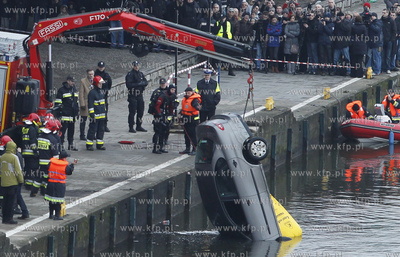 Akcja ratunkowa na wysokości Akademii Morskiej, przy...