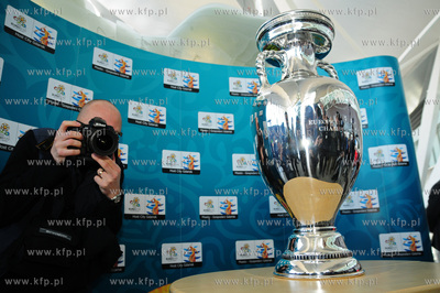 Gdansk. Przylot Pucharu EURO 2012 na gdanskie lotnisko...