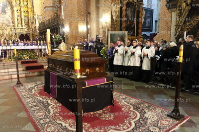 Bazylika katedralna w Pelplinie. Uroczystości pogrzebowe...