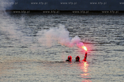 Gdynia. Pokaz ratownictwa morskiego w wykonaniu załogi...