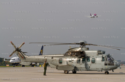 Na gdanskim lotnisku wyladowal francuski smiglowiec...