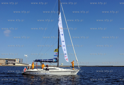 Gdynia. Pozegnanie kpt. Krystiana Szypki, ktory na...