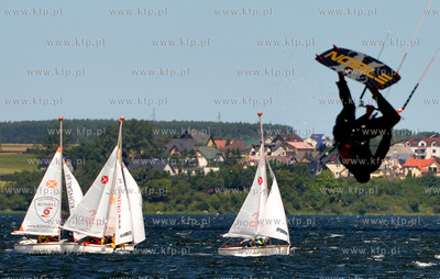 Wakacje w Pucku. Kitesurfing 20.07.2013 fot. Andrzej...