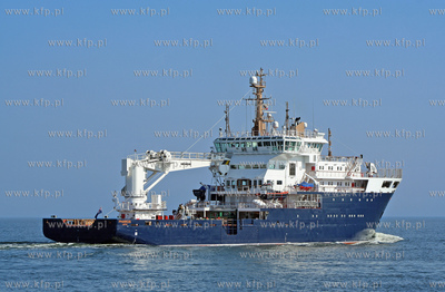 Przy pomocy sonaru, statek Pharos (zbudowany w Gdansku)...