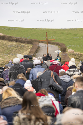 Droga Krzyzowa na Gorze Jana Paw  a II w Pelplinie...