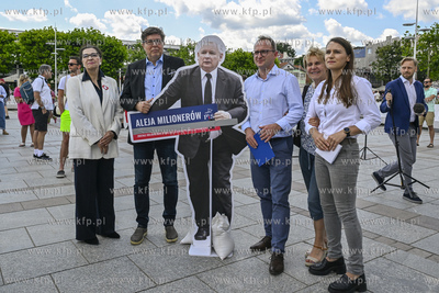 Sopot. Plac Przyjaciol Sopotu.  Konferencja prasowa...
