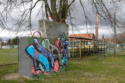 Mini skatepark przy Centrum Kultury i Sportu w Pruszczu...