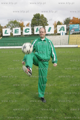 Prezydent Gdanska Pawel Adamowicz trenuje na stadionie...