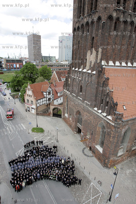 W nagrode za wspaniala sluzbe podczas gaszenia kosciola...