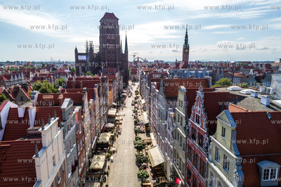 Gdańsk, ul. Piwna. W dali bazylika Mariacka, Ratusz...