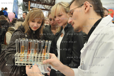 Targi Akademia na Uniwersytecie Gdanskim. Nz. stoisko...