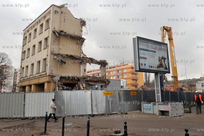 Wyburzanie dawnego Domu Towarowego PDT, a obecnie Galerii...