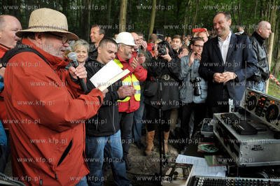 Wyburzanie Mostku Weisera Dawidka na gdanskiej Strzyzy....