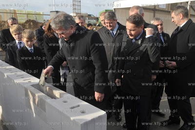 Banino, ul. Tuchomska. Uroczystosc wmurowania kamienia...