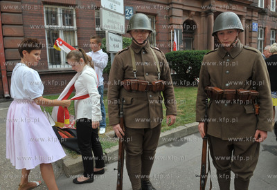 Gdańsk, ul. Kładki. Uroczystość przy tablicy upamiętniającej...