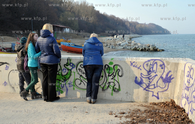 Gdynia Oksywie. Bulwar na plazy w Oksywiu 28.03.2016...