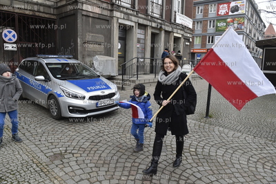 Pikieta opozycji przed biurami posłów PiS na Targu...