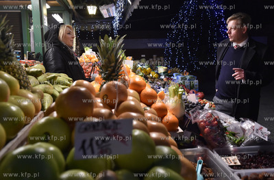 Świąteczne zakupy na Hali Targowej w Gdańsku. Zewnętrzne...