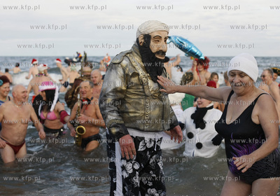 Gdansk Jelitkowo. Morsy witaja Nowy Rok kapiela w morzu.
01.01.2010
fot....