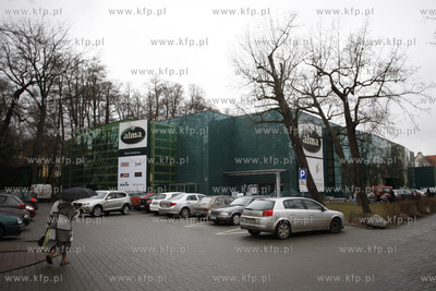 Sopot. Delikatesy Alma przy ul Sikorskiego.
25.03.2011
fot....