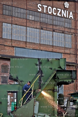 Stocznia Gdanska. Demontaz jednego z historycznych...