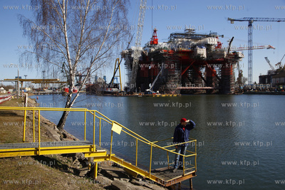 Platforma Safe Scandinavia w Stoczni Remontowej w Gdansku.
28.02.2014
fot....