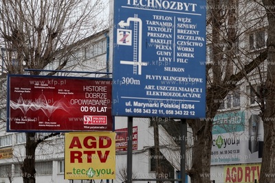 Reklamy przy ul. Marynarki Polskiej w Gdańśku.
14.04.2015
fot....