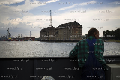 Ostatnie przeprawy przez Martwą Wisłe promem Wisłoujście.
31.05.2016
fot....