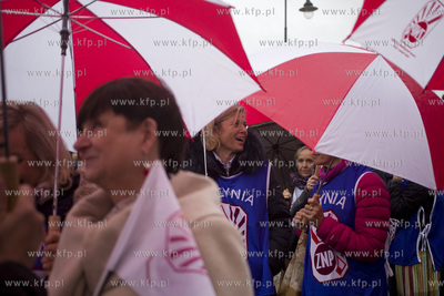 Urzad Wojewódzki w Gdańsku. Protest środowisk nauczycielskich...
