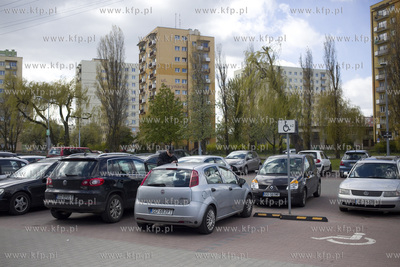 Miejsce dla inwalidy na parkingu przy sklepie Lidl...