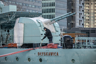 Okręt-muzeum ORP "Błyskawica" opuścił Nabrzeże...