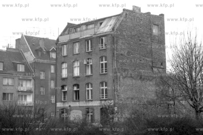 Nieistniejacy już budynek na skwerze pomiedzy ulicami...