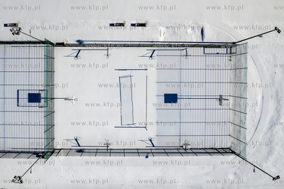Przymorze. Zaśnieżone boiska Szkoły Podstawoej nr...