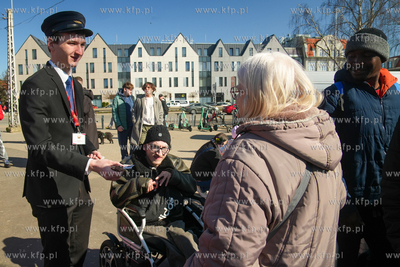 Pętla tramwajowa Oliwa. Festyn 50 lat tramwajów 105N...