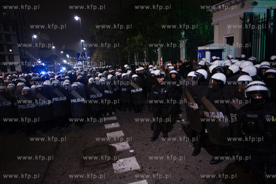 Warszawski "Marsz Niepodległosci" organizowany przez...