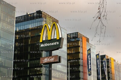 Gdańsk Oliwa, Kompleks biurowy Alchemia i znak McDonald's....