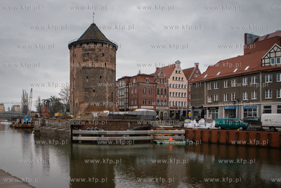 Gdańsk. Trwa przebudowa Mostu Stągiewnego. Nz. Kładka...