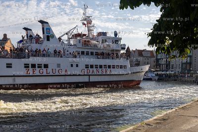 Gdańsk. Turyści nad Motławą. 13.08.2025 / fot....