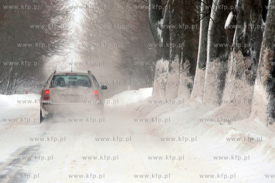 Droga krajowa nr 221 Koscierzyna-Gdansk podczas obfitych...